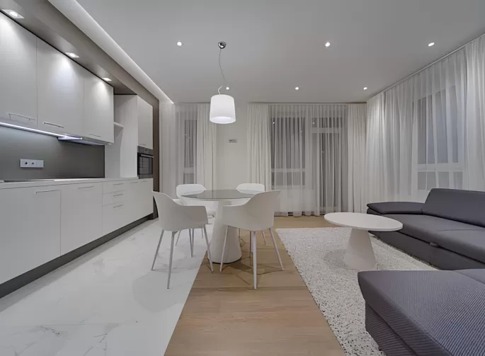 Натяжные потолки в гостиную